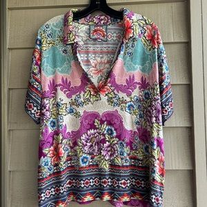 Johnny Was V-Neck style top. Sz XL